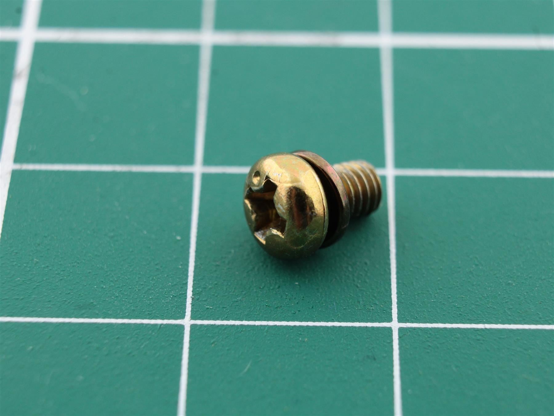 Bang & Olufsen Beocenter 2200 (Screw) Part Position: 22100;22105;22125;22129