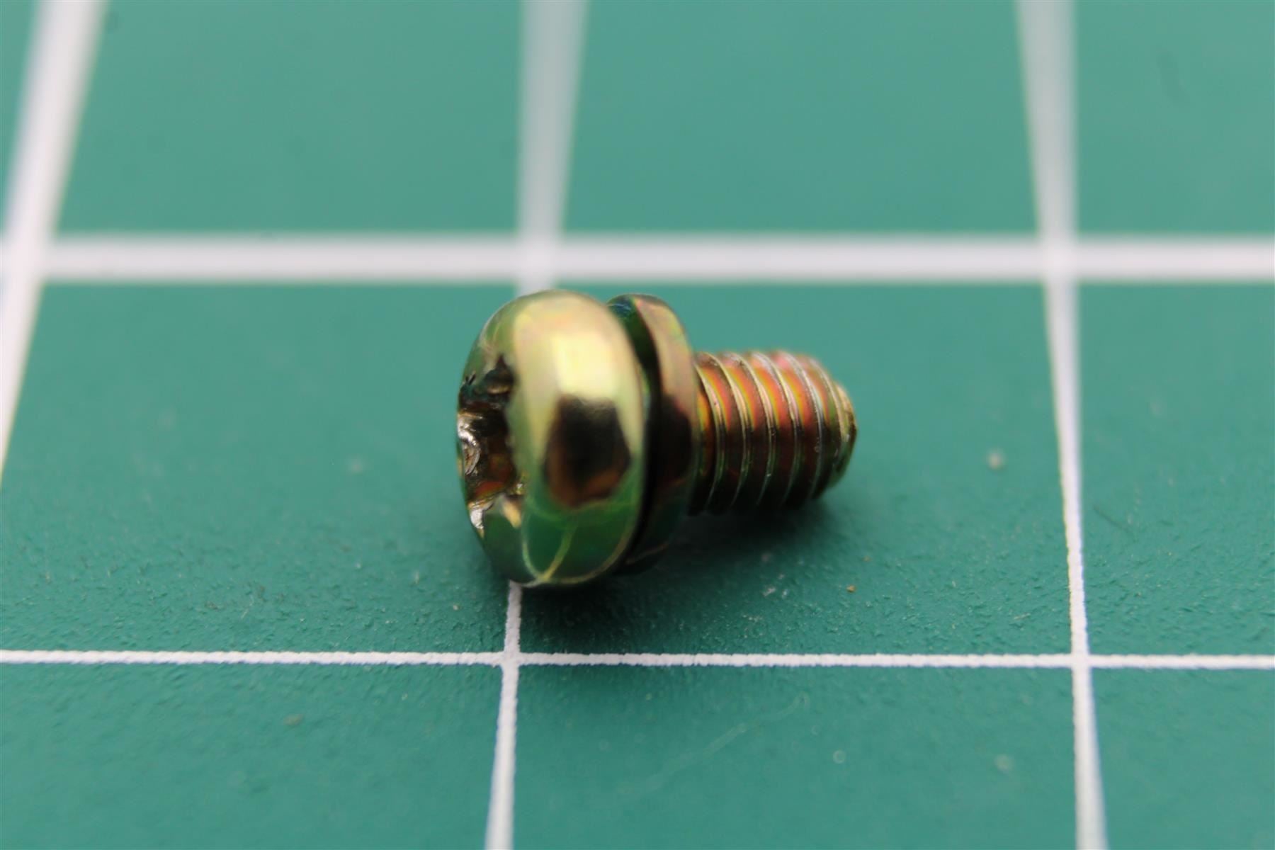 Bang & Olufsen Beocenter 2200 (Screw) Part Position: 22068;22074