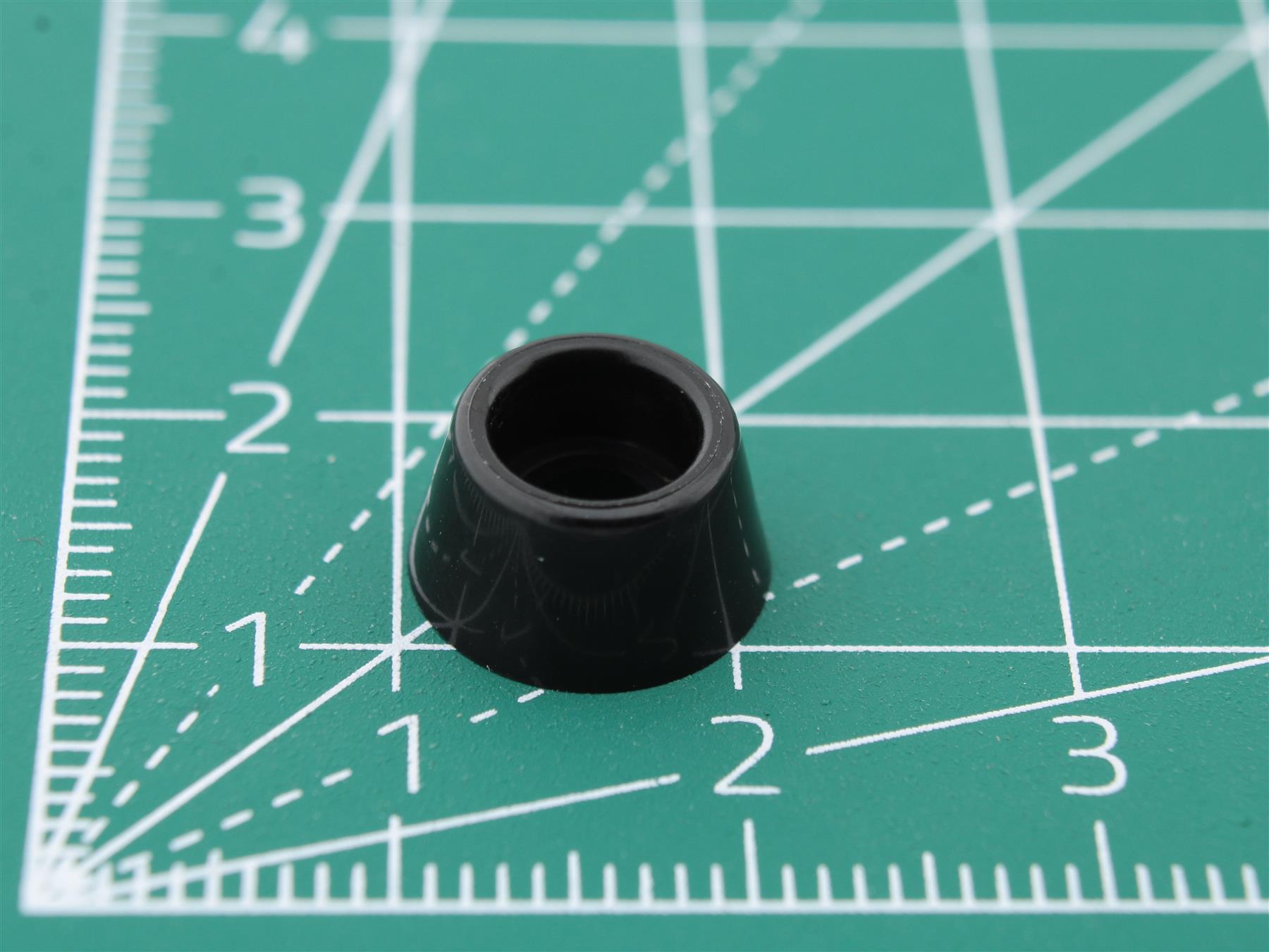 Pé redondo de polietileno com orifício Ø3,5mm Base Ø11,0mm