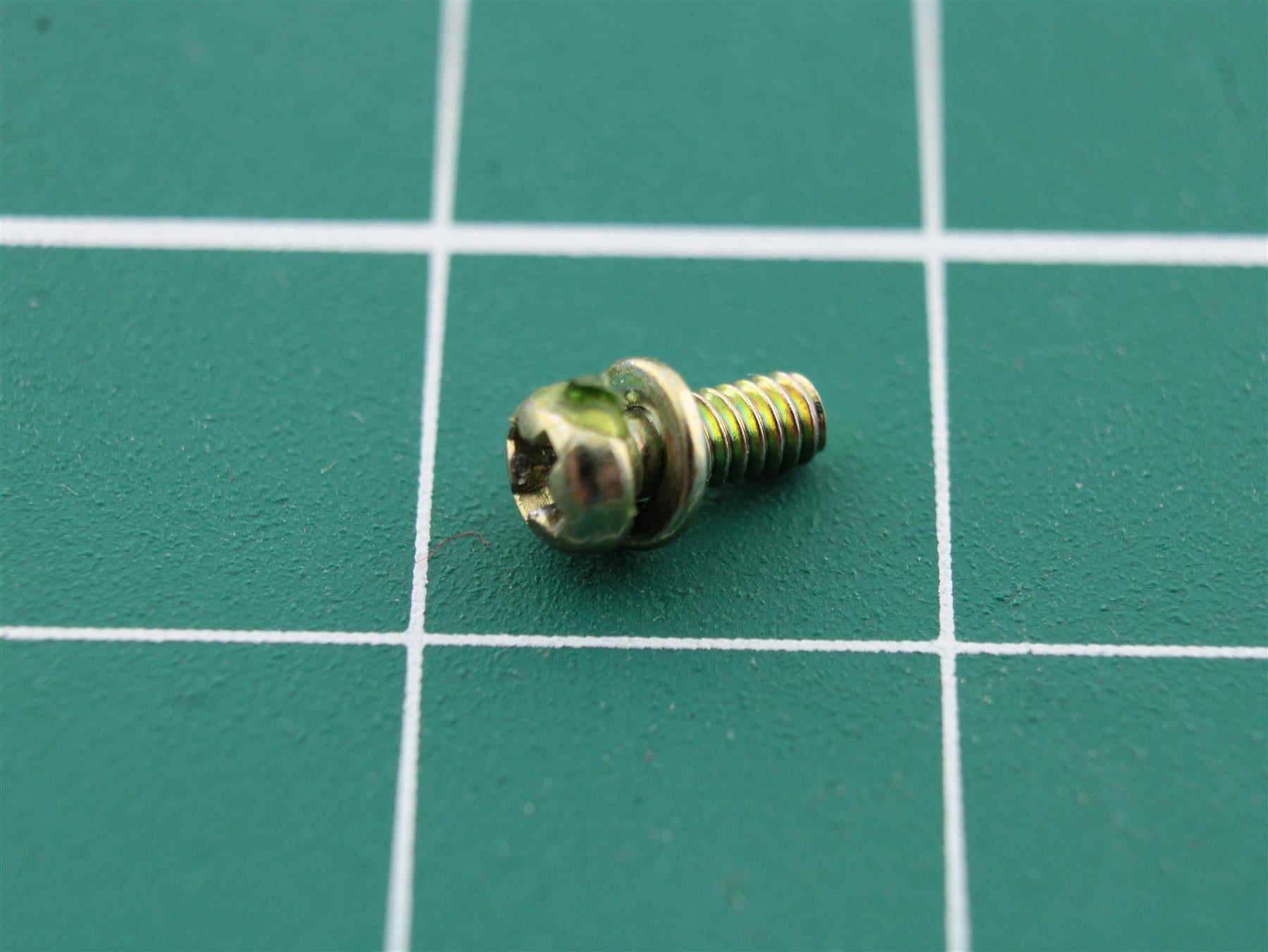 Bang & Olufsen 2034063 – Screw 2×5 mm Genuine Reconditioned P