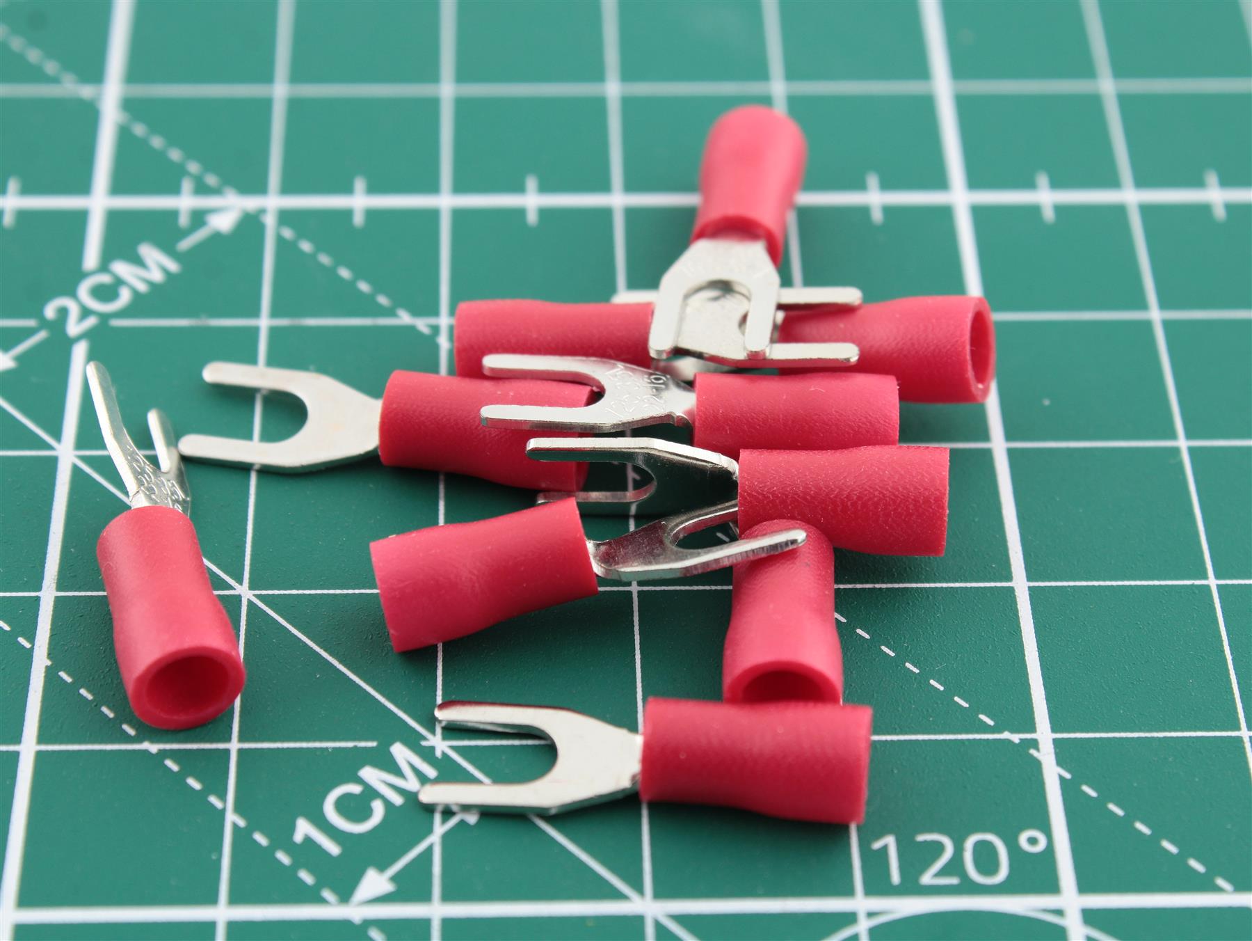 Fork Terminal Red Insulated (0.5–1.5 mm²) 4.3×6.7 mm Pack of 10