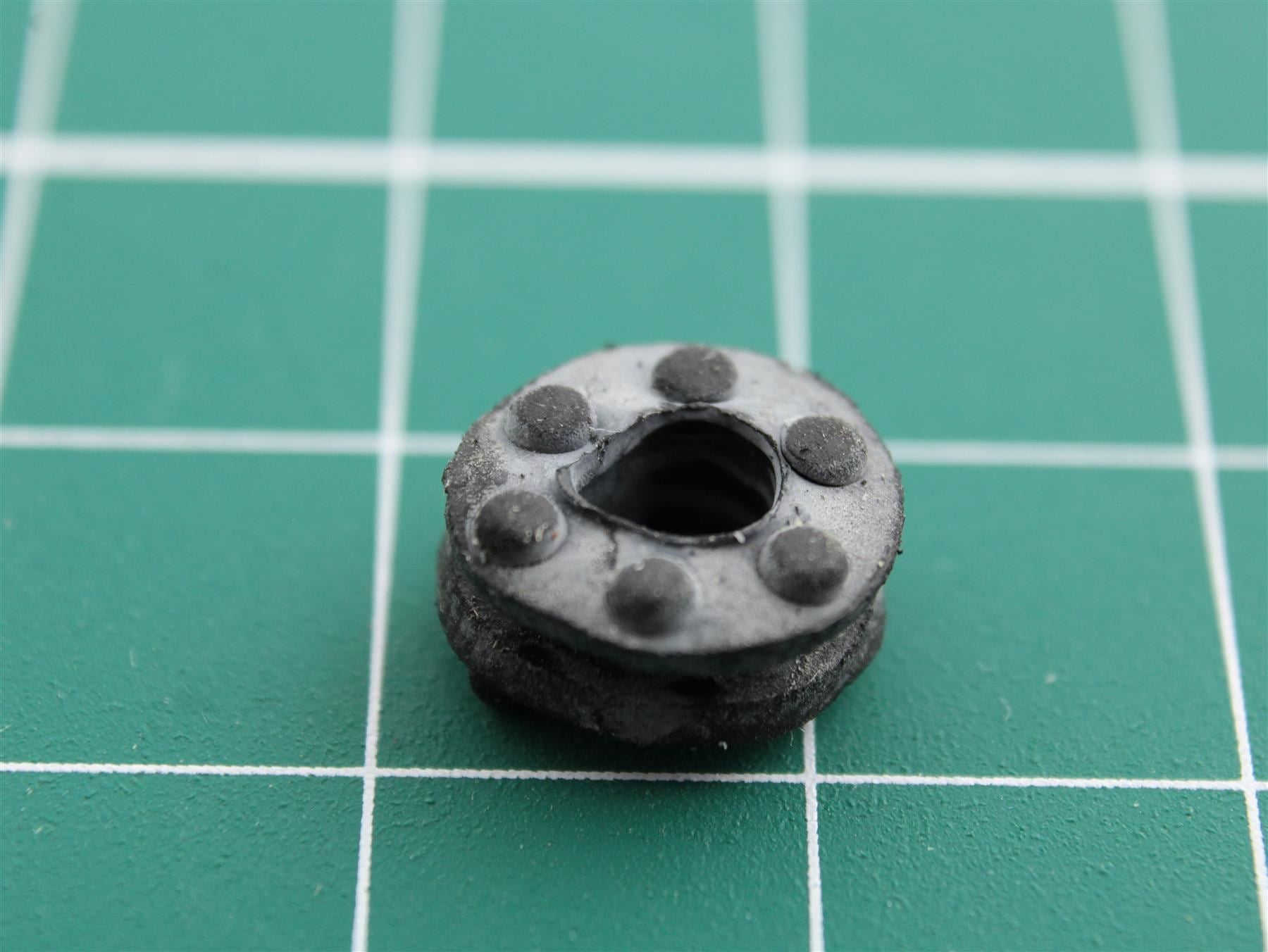 Bang & Olufsen Beocenter 2200 (Rubber bushing) Part Position: 22135