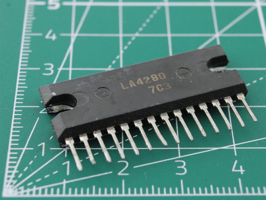 LA4280 Integrated Circuit (IC) - Used