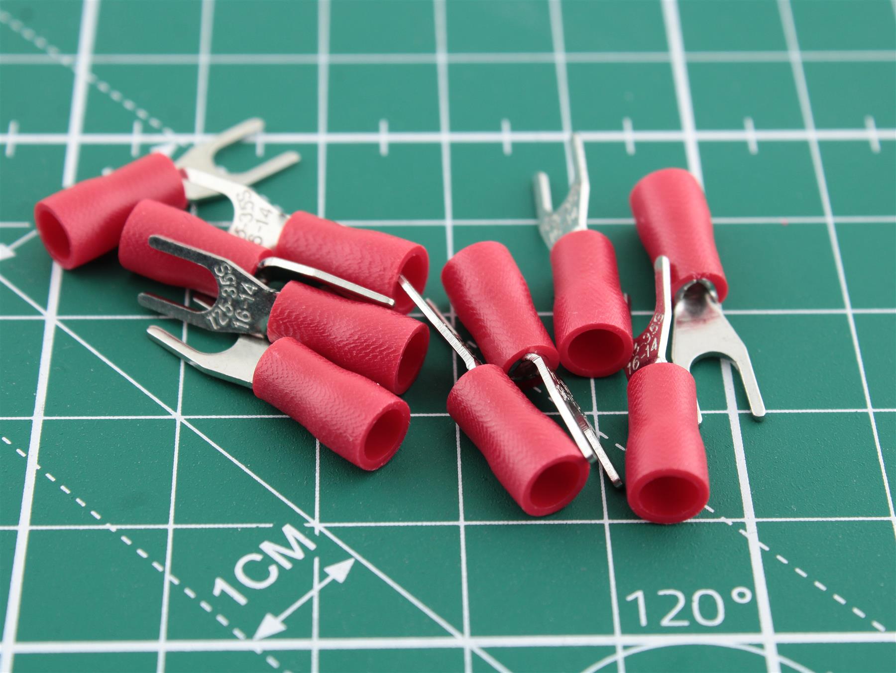 Fork Terminal Red Insulated (0.5–1.5 mm²) 3.7×5.7 mm Pack of 10