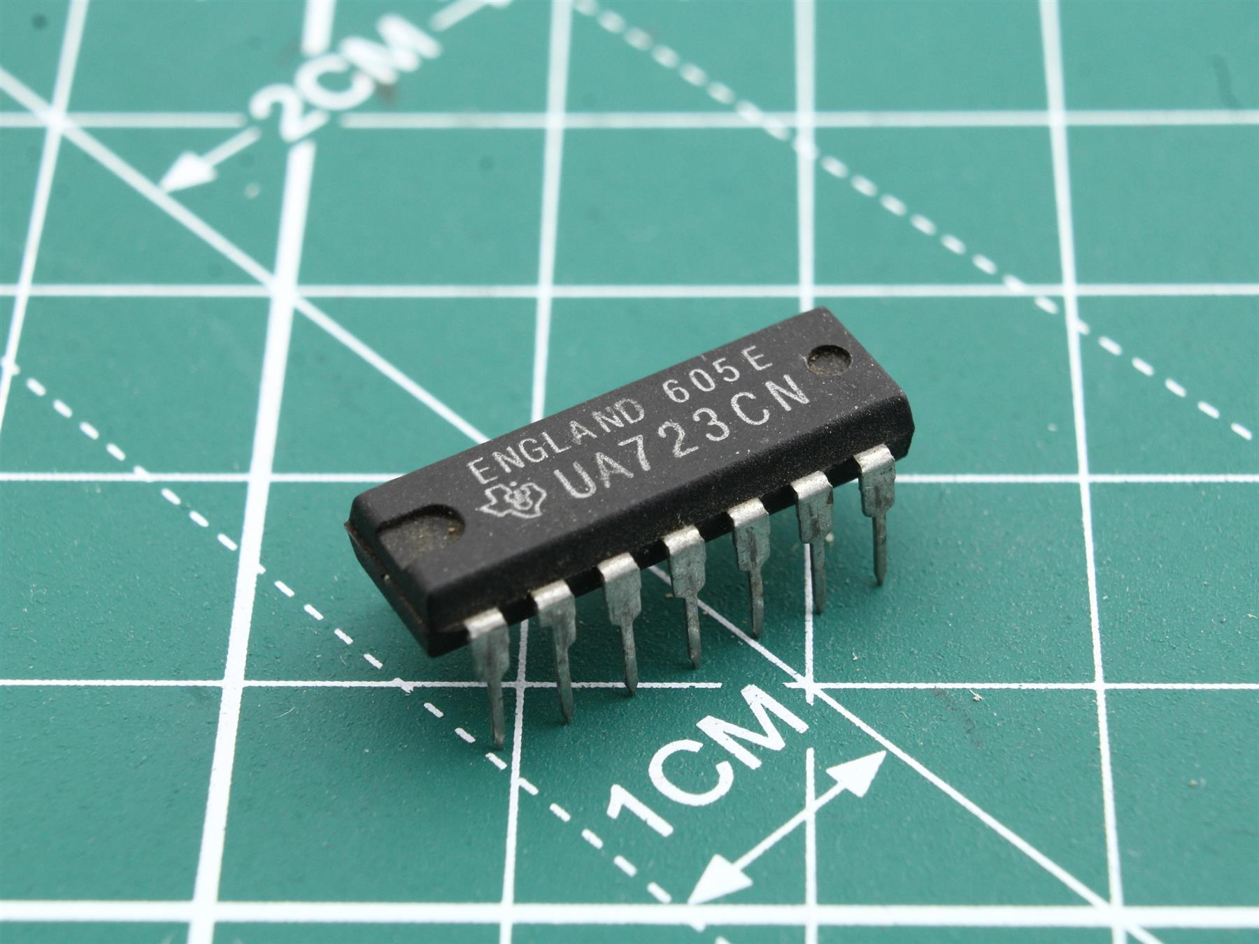 UA723CN ENGLAND Integrated circuit