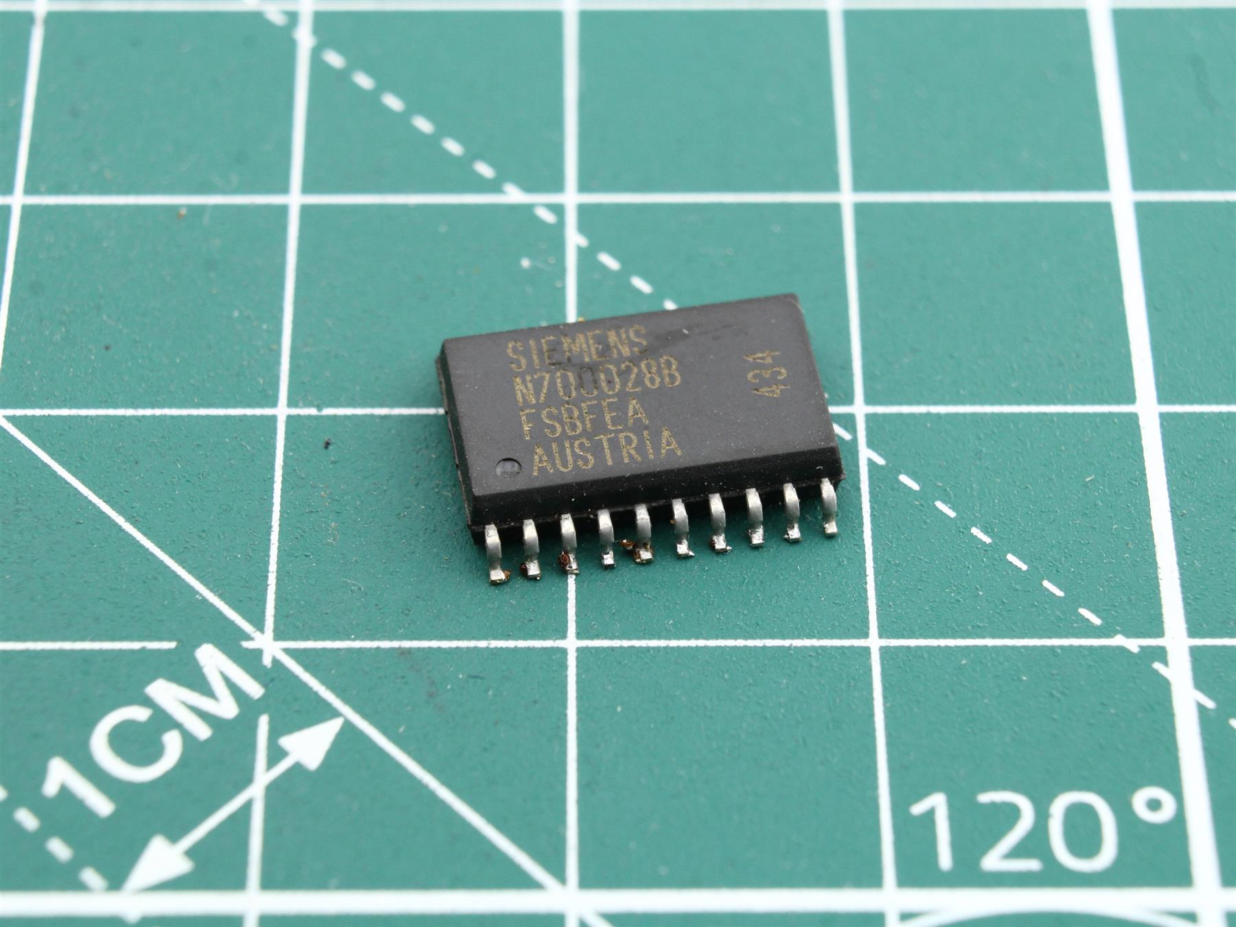 N700028B integrated circuit FORD 2003R