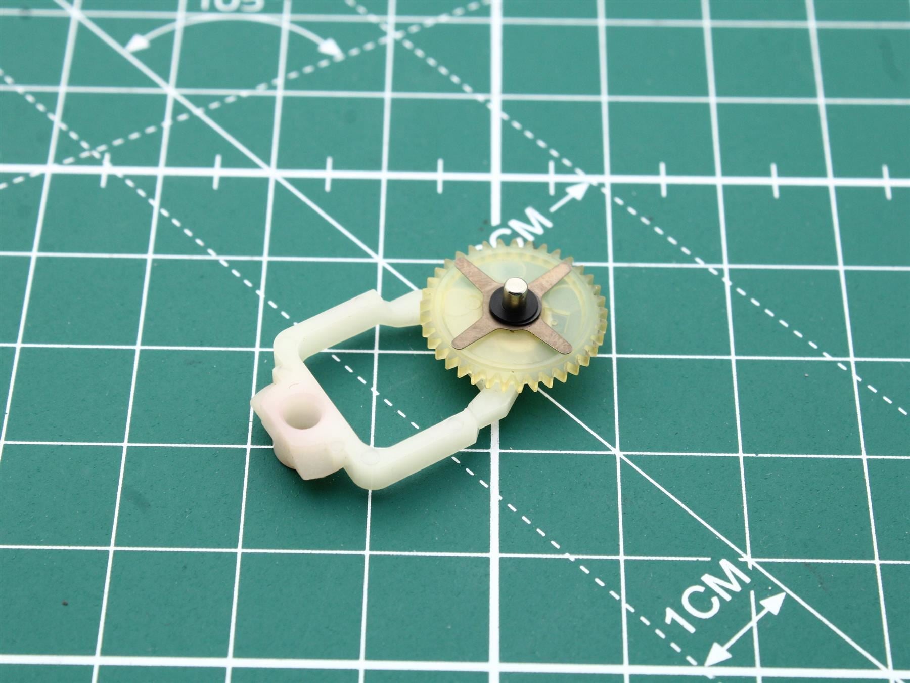 Technics RS-B355 Idler Ass'y Cassette Deck (Pos.24)