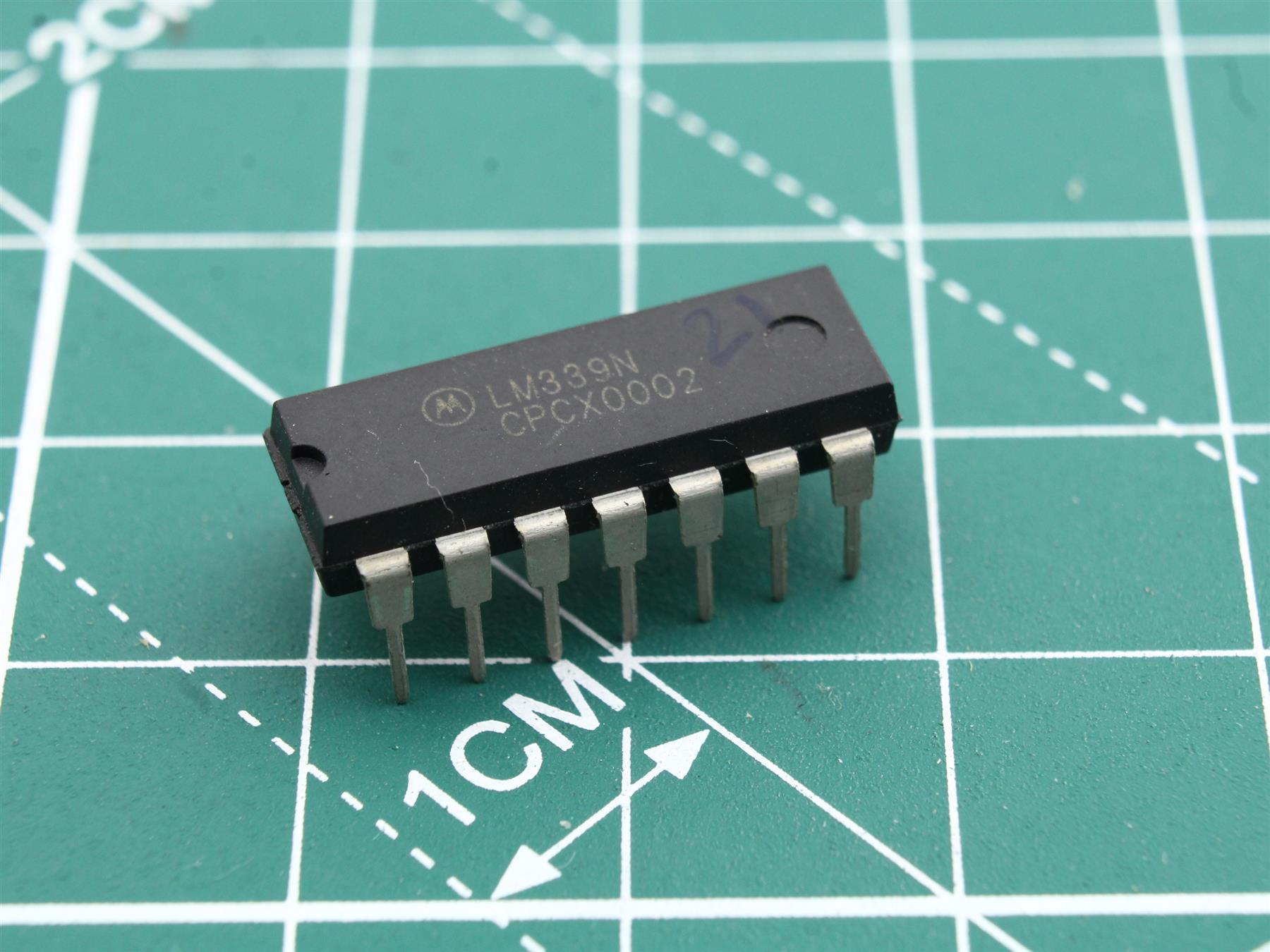 MOTOROLLA LM339N integrated circuit