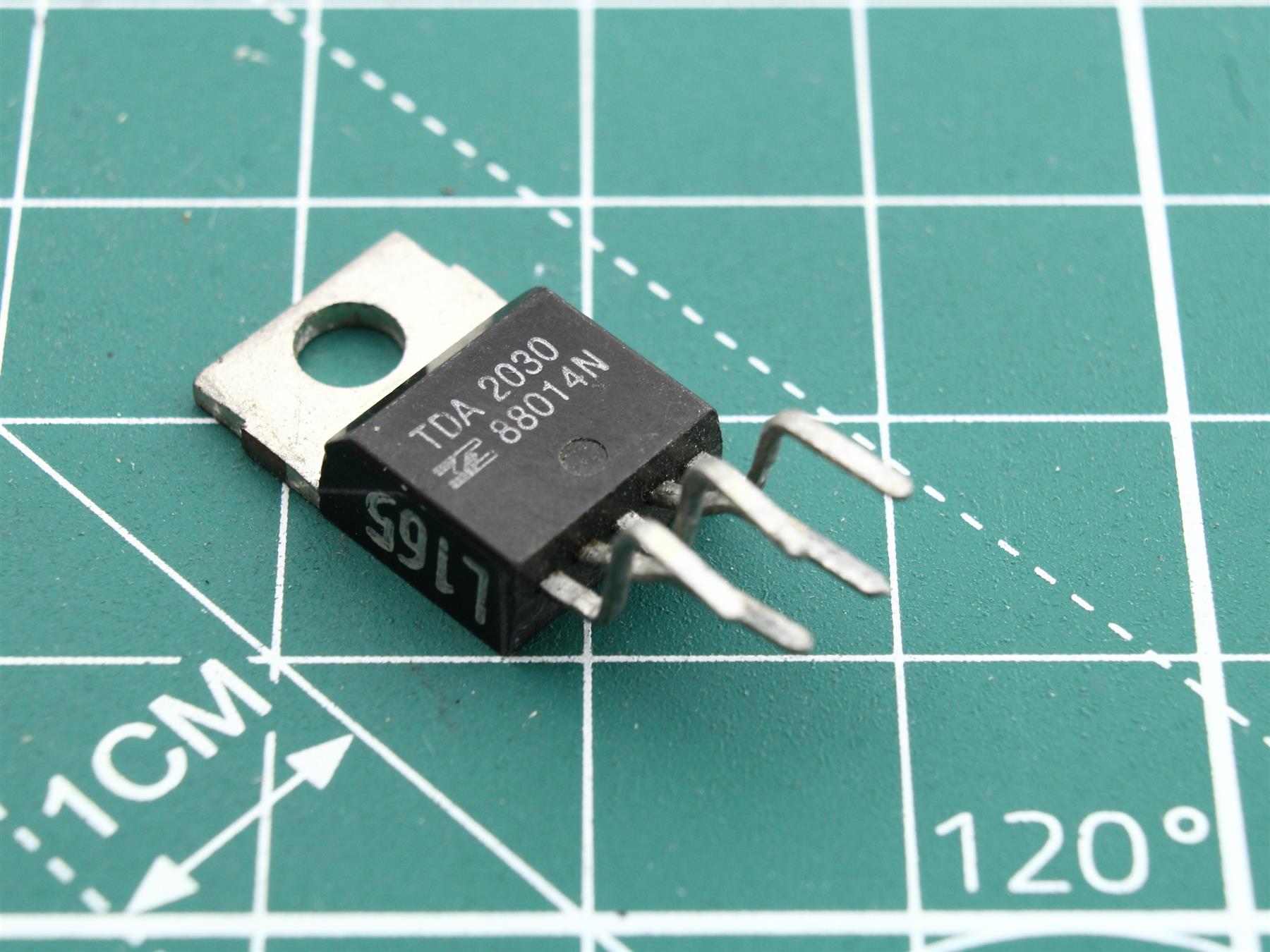 TDA2030 integrated circuit